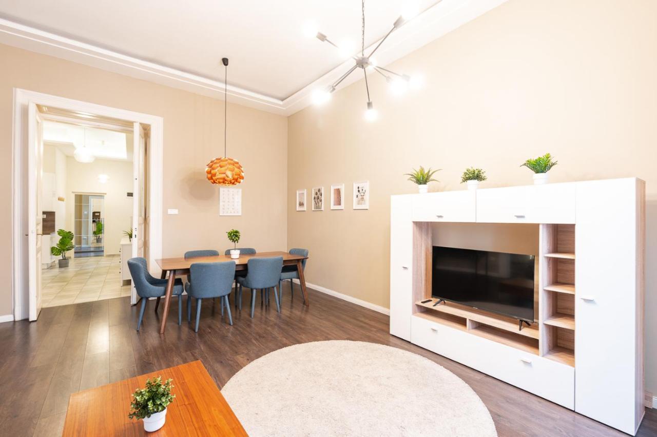 Spacious Luxury Apartment At The Heart Of Budapest Exterior photo