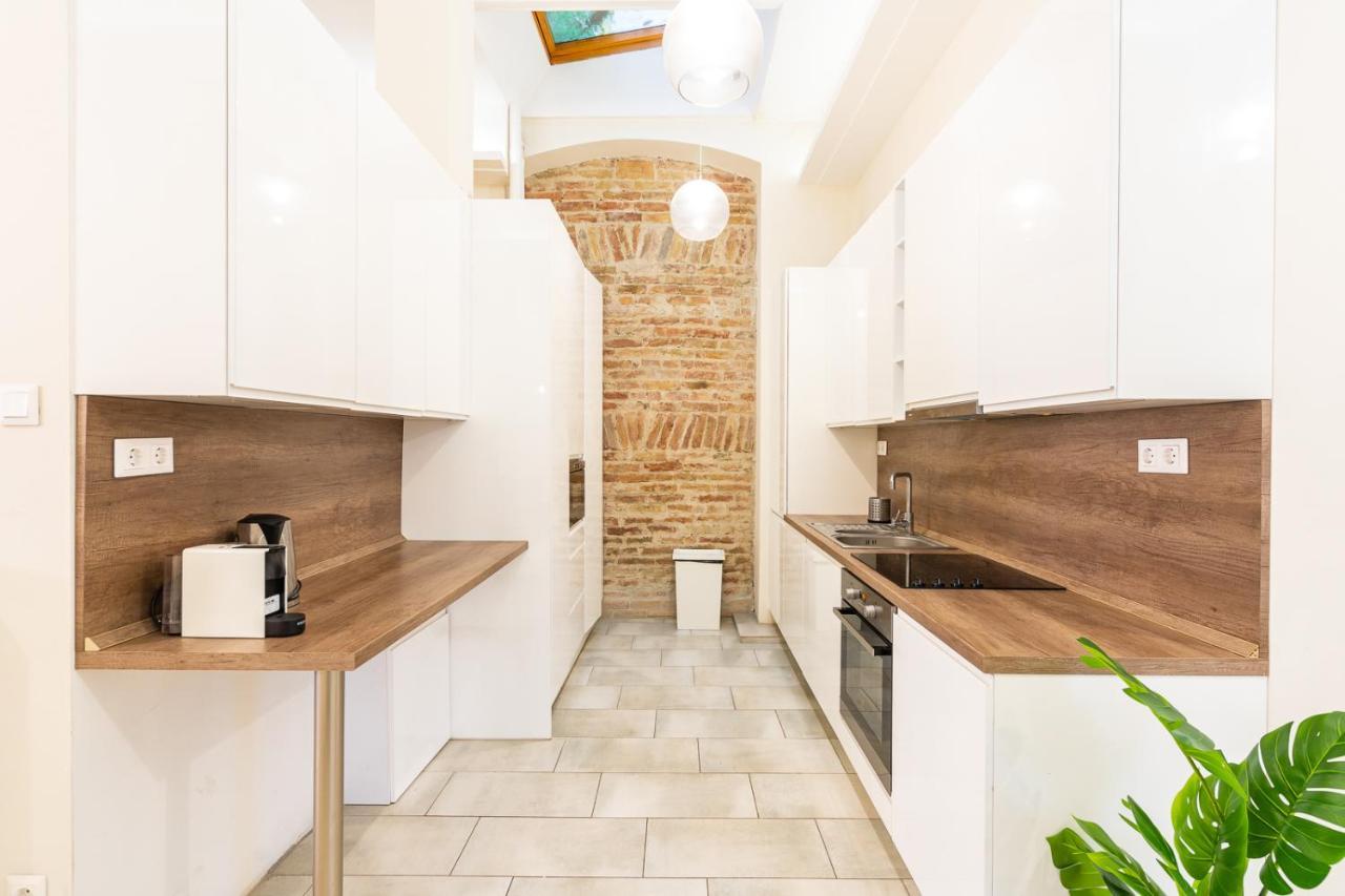 Spacious Luxury Apartment At The Heart Of Budapest Exterior photo